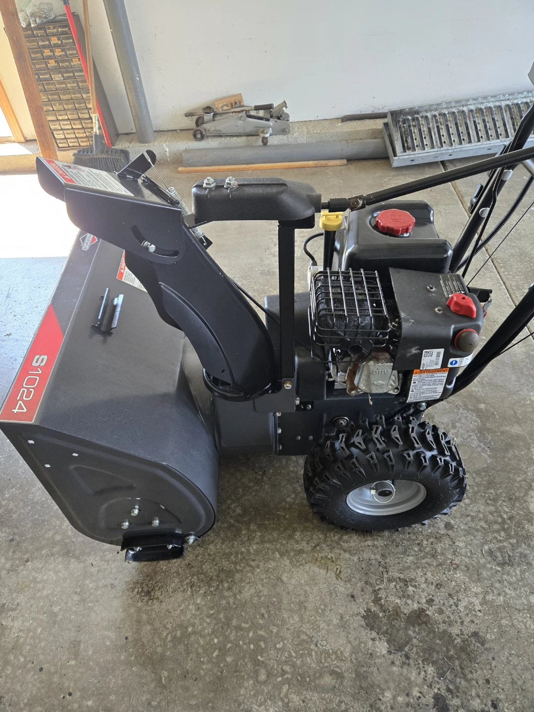 Snow Blower, electric start, tuned up - photo 2