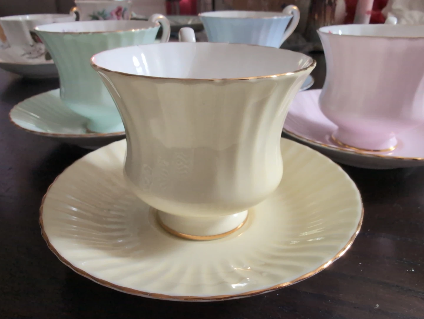 Set of 4 Vintage Paragon Teacups and Saucers - photo 3