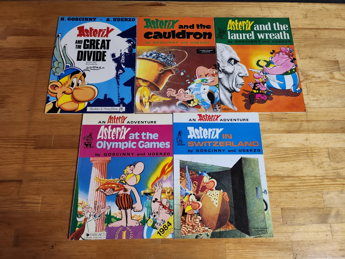 Asterix Comic Books - (Lot of 5) 🏈