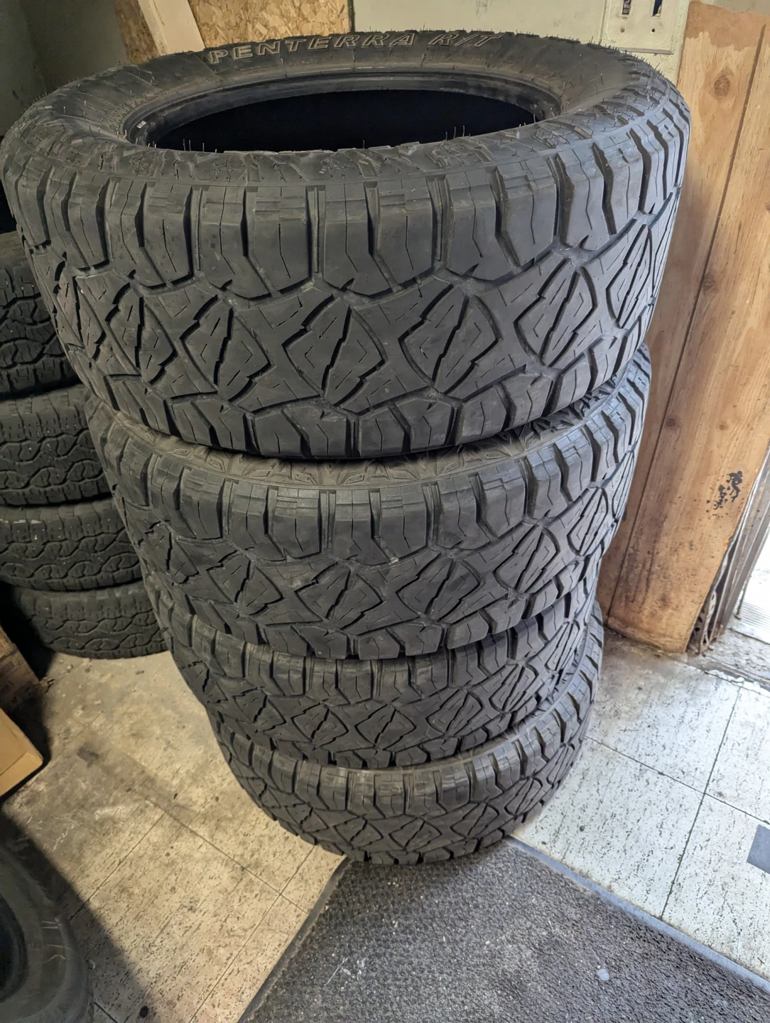 35x12.50R20 Penterra R/T Tires