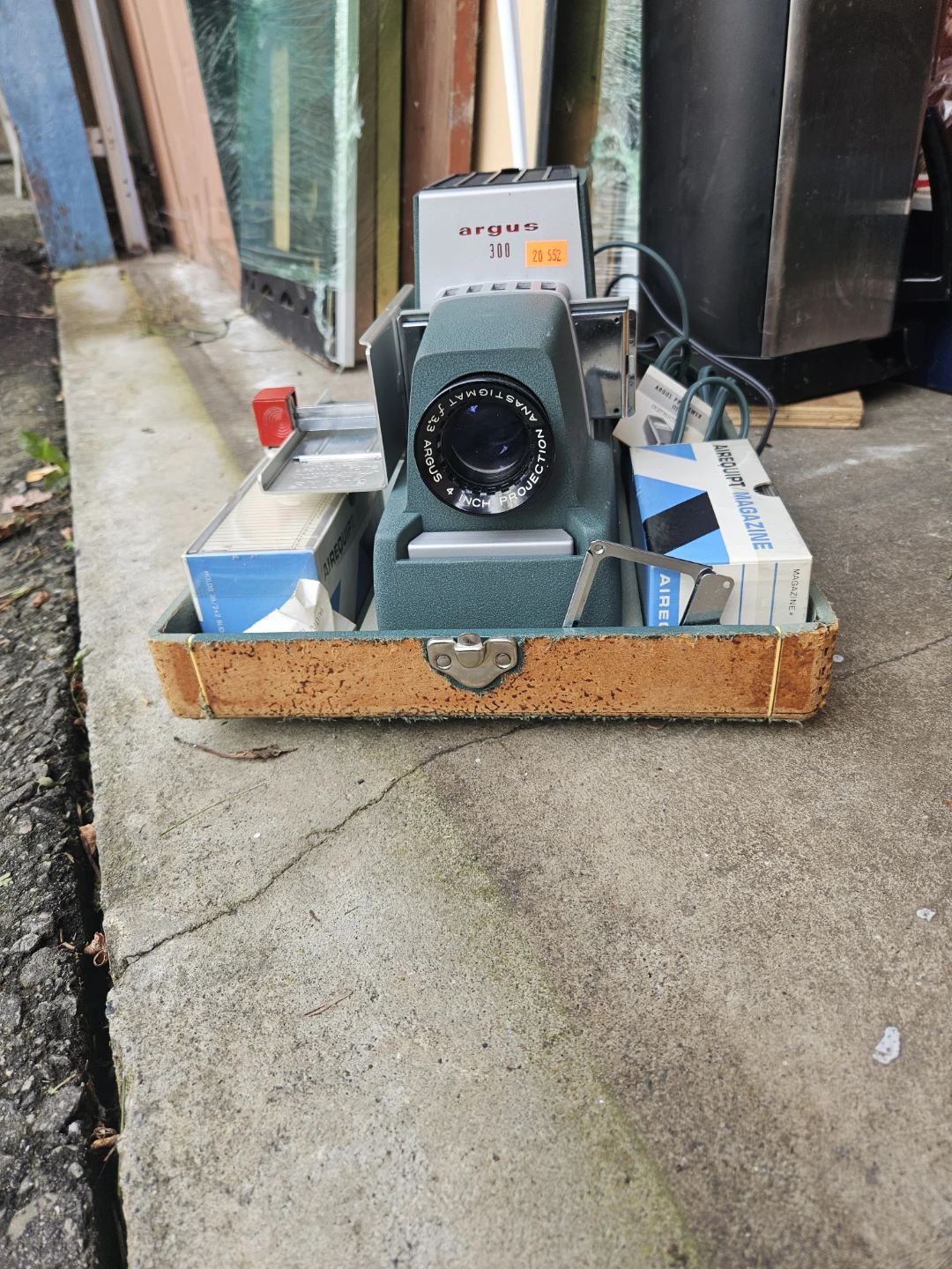Argus 300 Slide Projector - photo 2