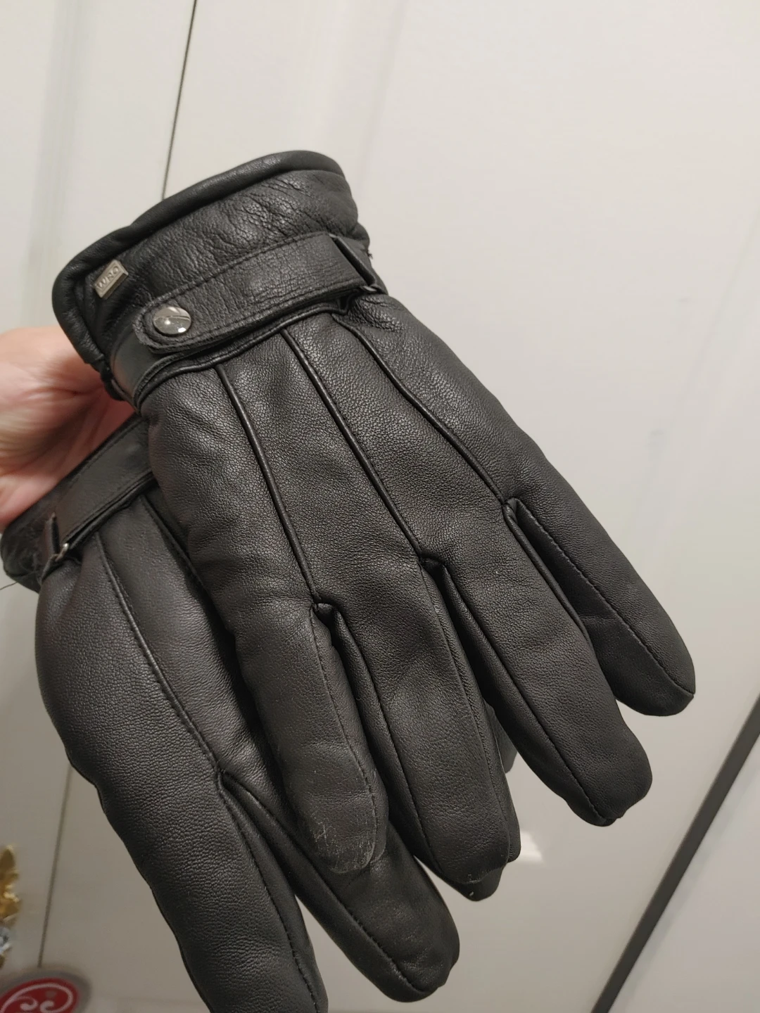 Men's Black Leather Gloves size Medium - photo 2