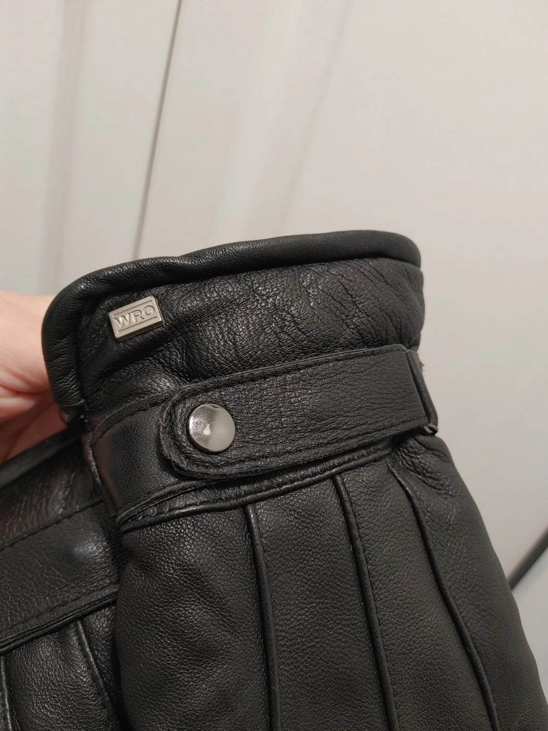 Men's Black Leather Gloves size Medium - photo 3