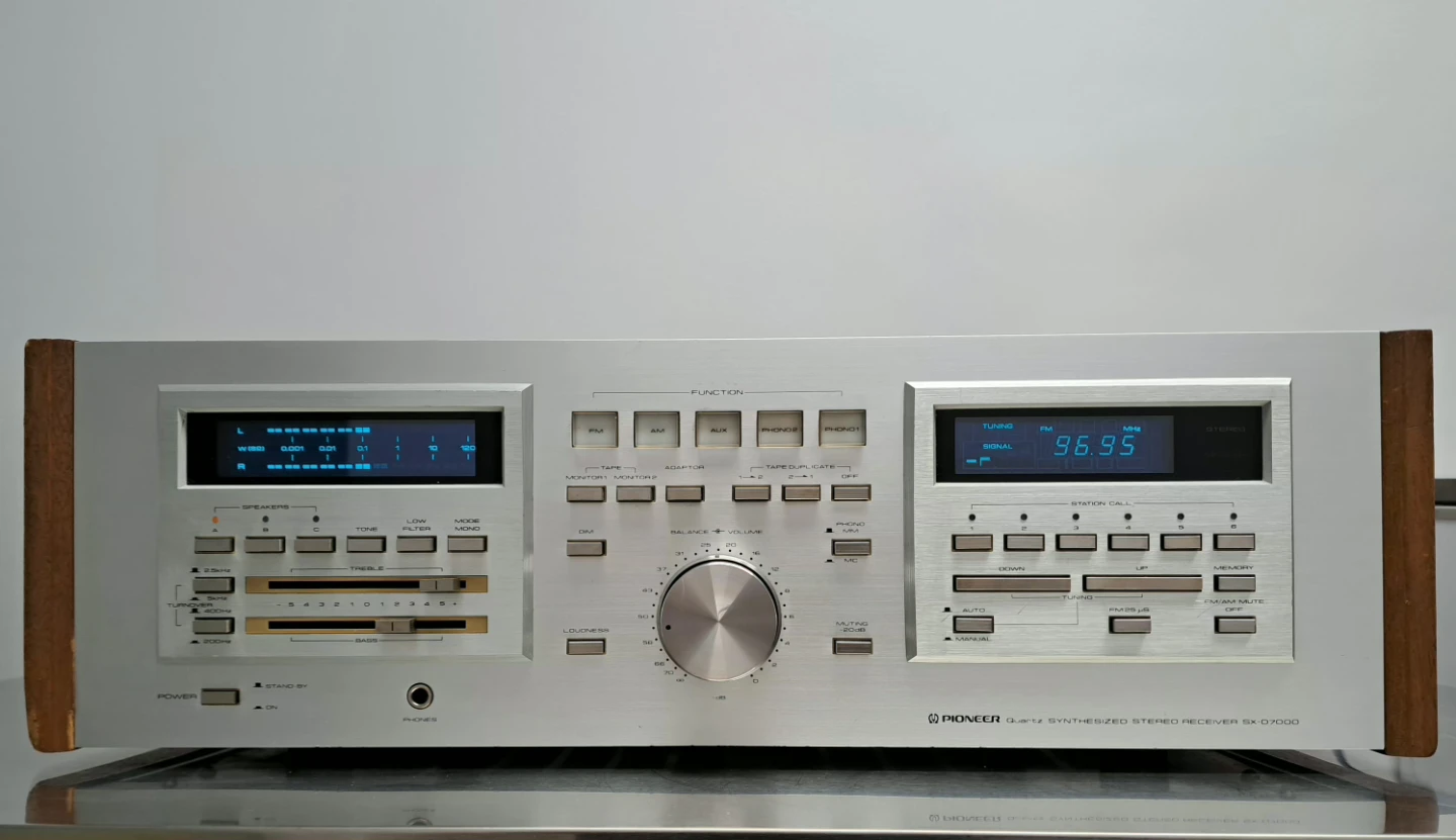 Vintage Pioneer Stereo Receiver - photo 2