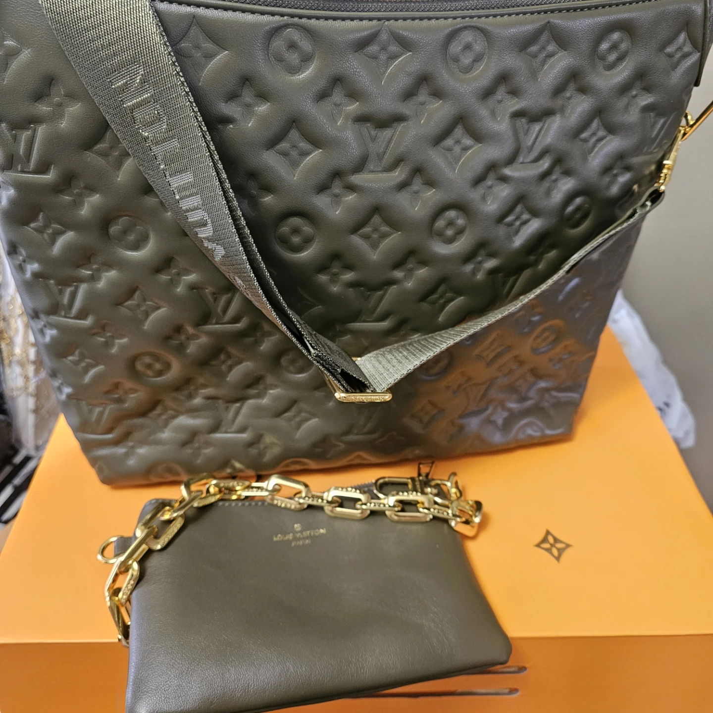 Louis Vuitton Khaki Hobo Bag with Pouch - photo 3