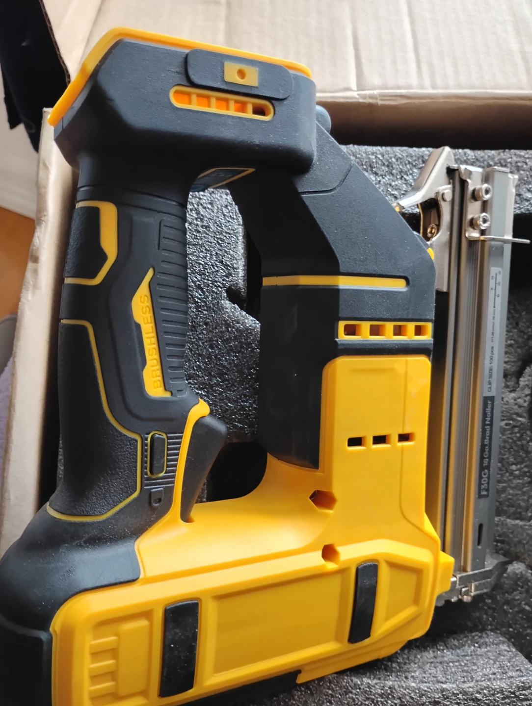 F30G 18 Gauge Cordless Brad Nailer - photo 3