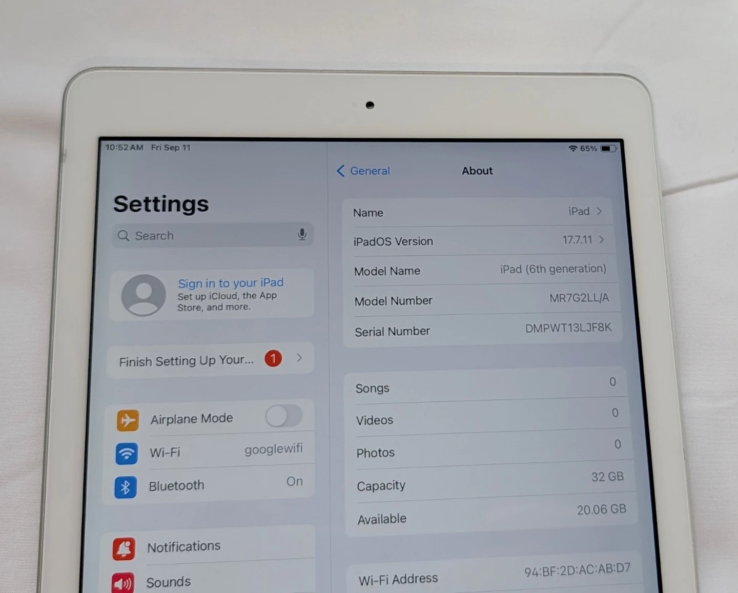 NICE APPLE iPad 6 6TH GEN 32GB WIFI - photo 2