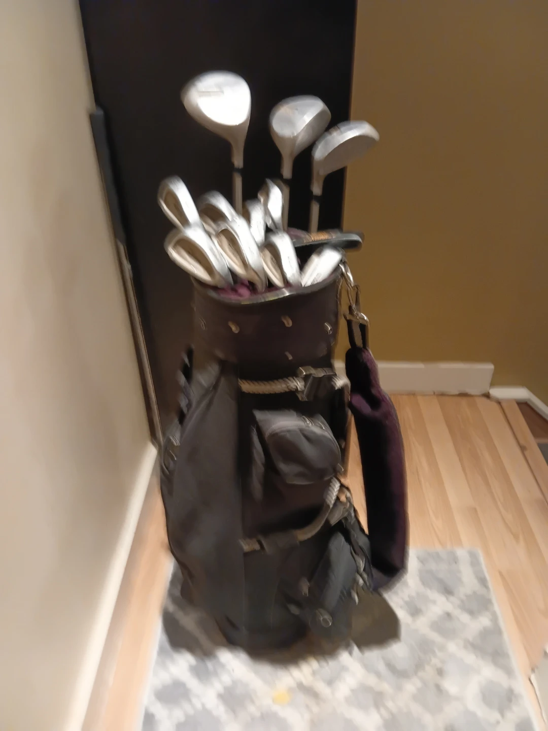 Set of Mens Right Hansed Wilson Matrix OS Golf Clubs & Bag