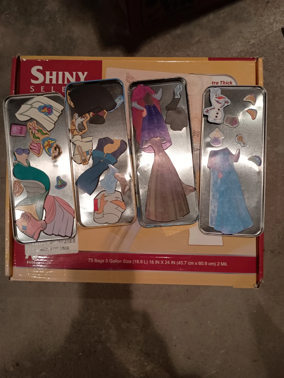 Disney Magnetic Dress-Up Tin Set - photo 2