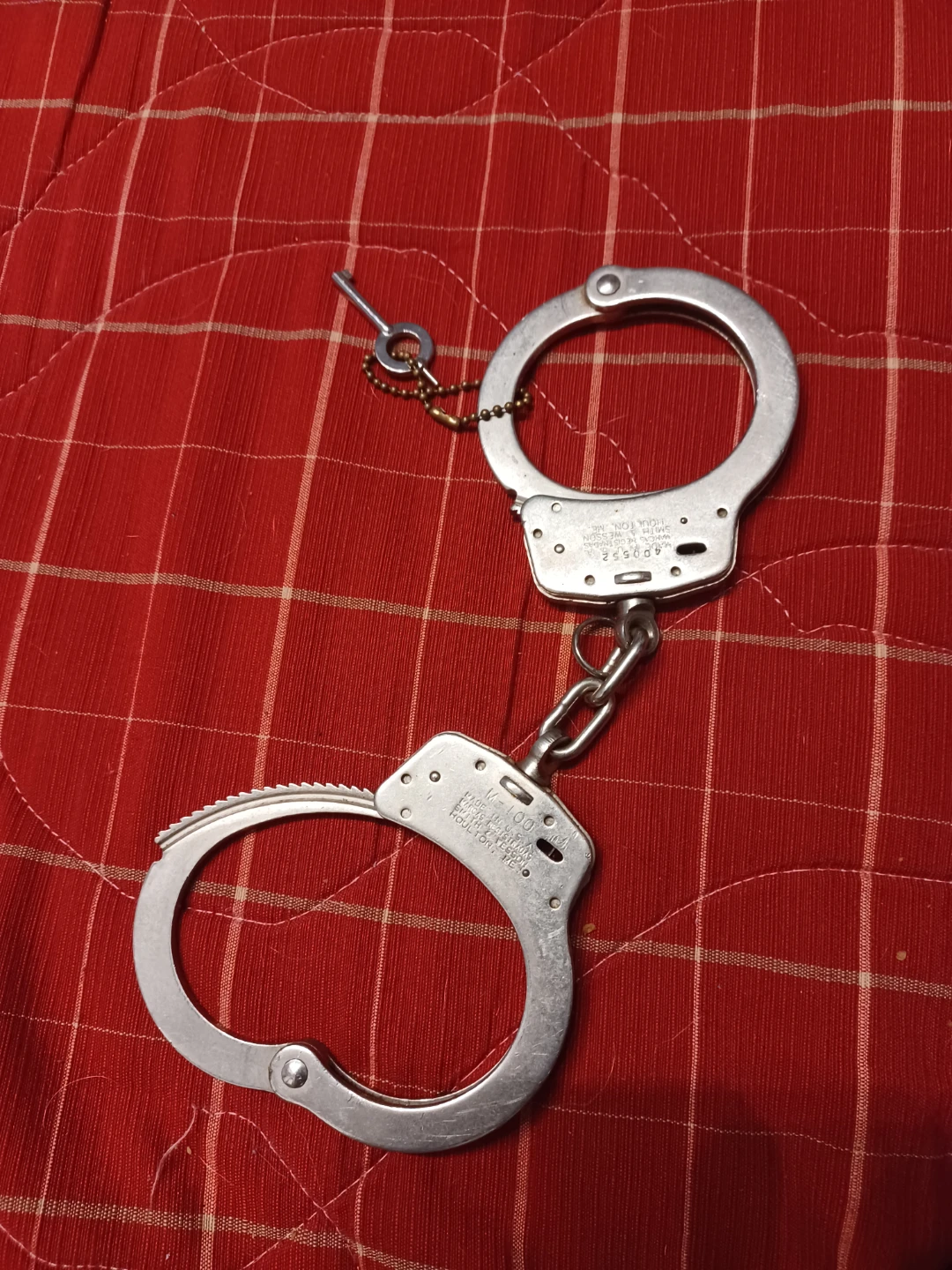 Smith & Wesson M-100 Handcuffs - photo 2