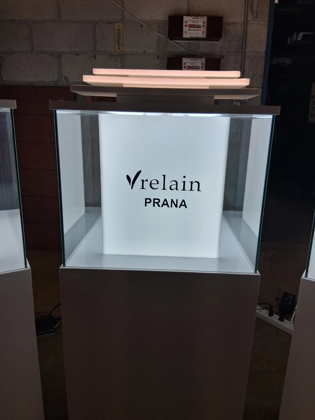 Vrelain PRANA Illuminated Retail Display Stand