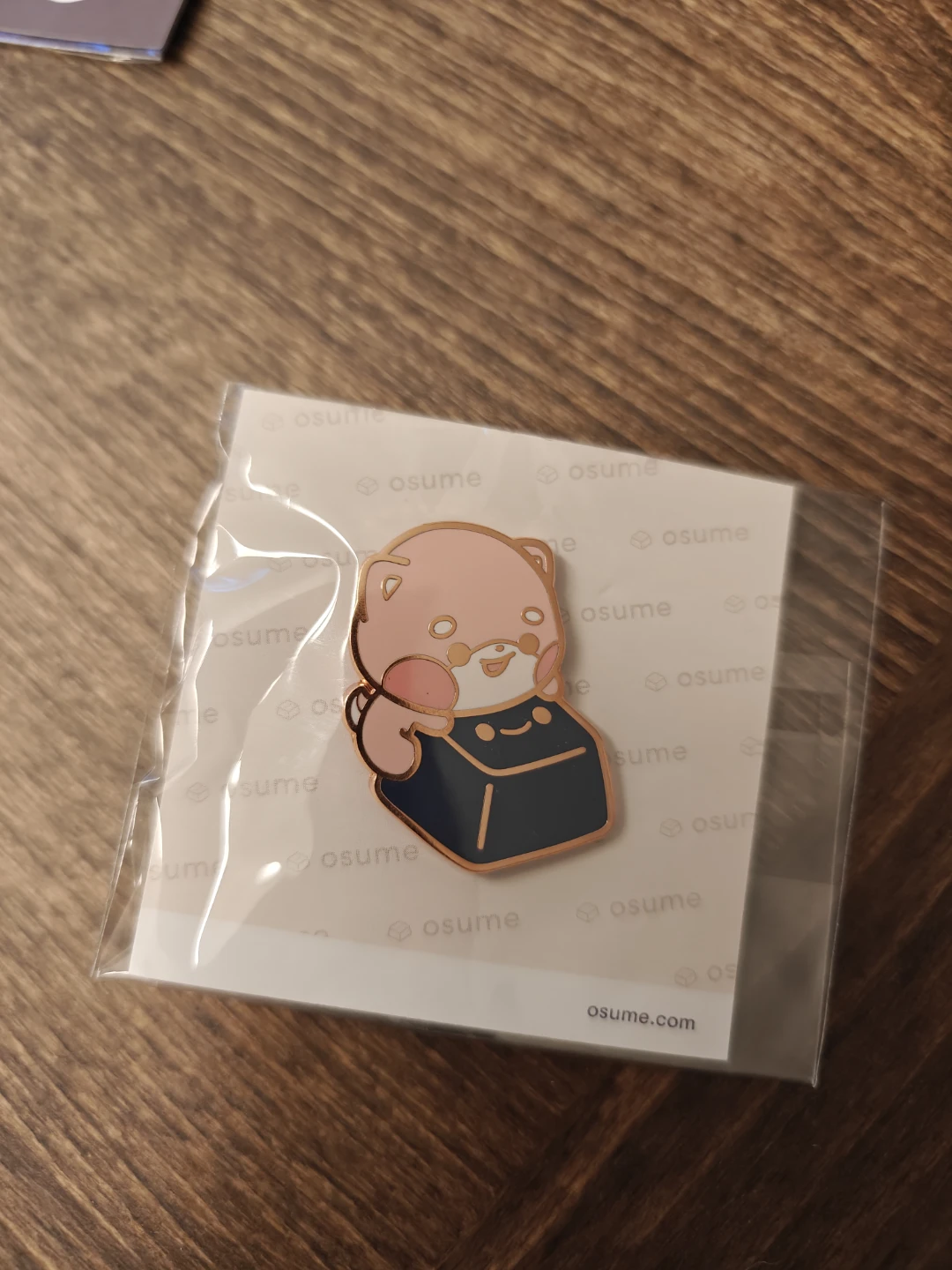 Osume character enamel pin