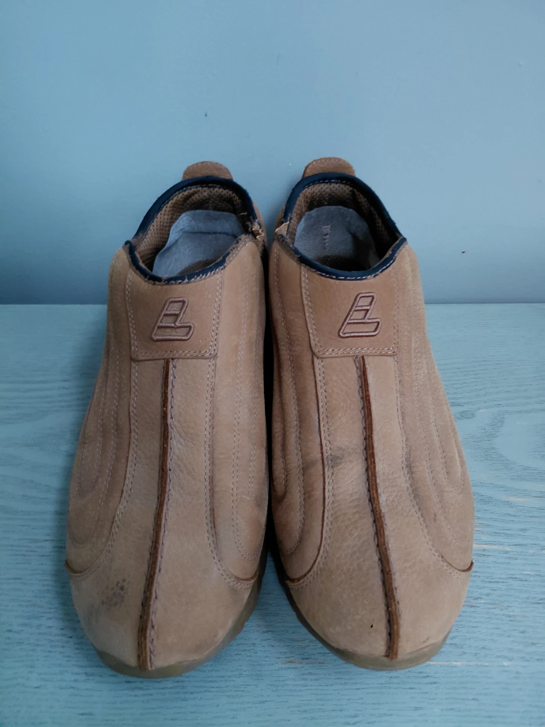 Noel Tan Leather Slip-On Lugs