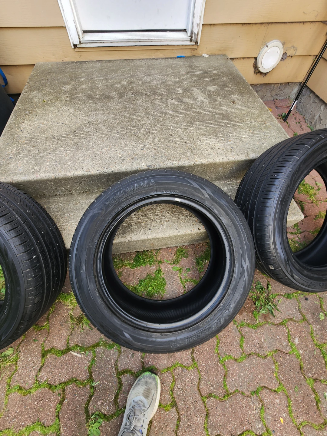 3x Yokohama AVID Ascend Tires 235/55R18 - Great Condition! - photo 4