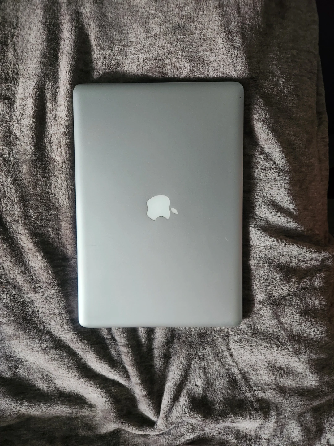 Apple MacBook Pro 15-inch Laptop - photo 2