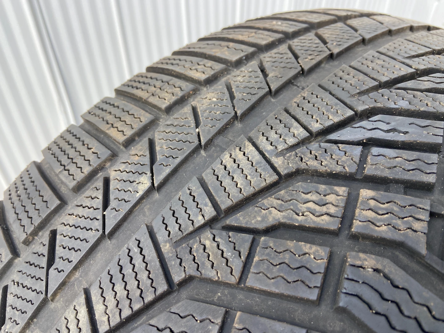 Rovelo Arctic Vision 285/45R22 Tire - photo 2