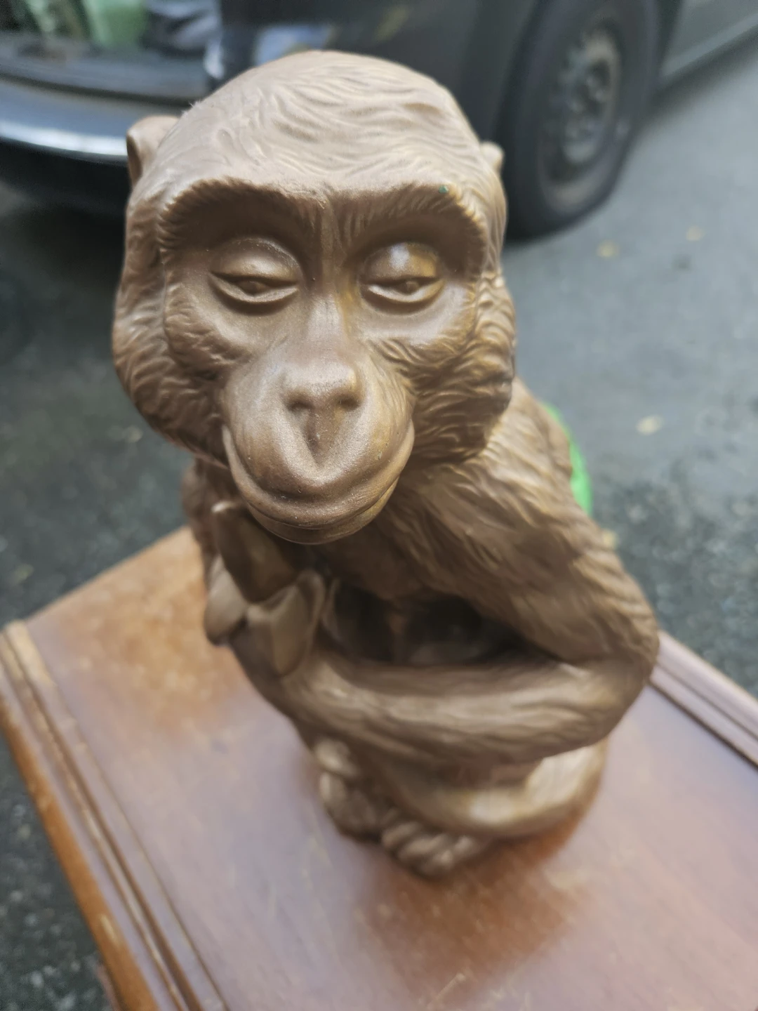 Bronze-tone monkey figurine - photo 4