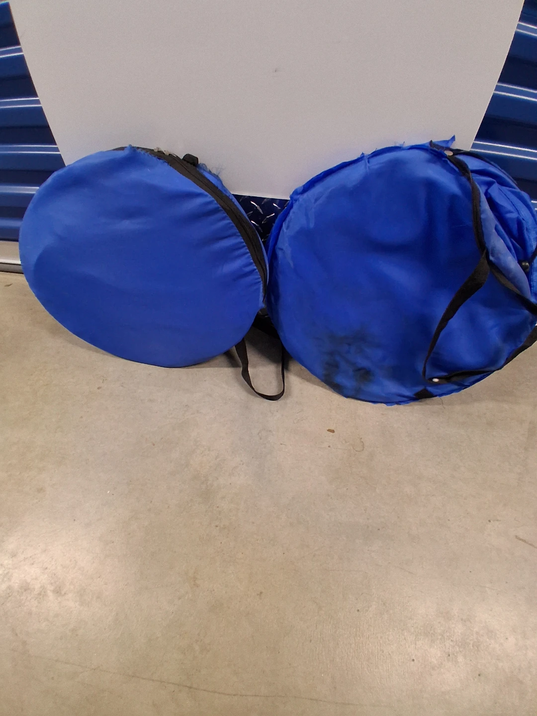 2x Bud Light Pop-up Beach Tents - photo 2
