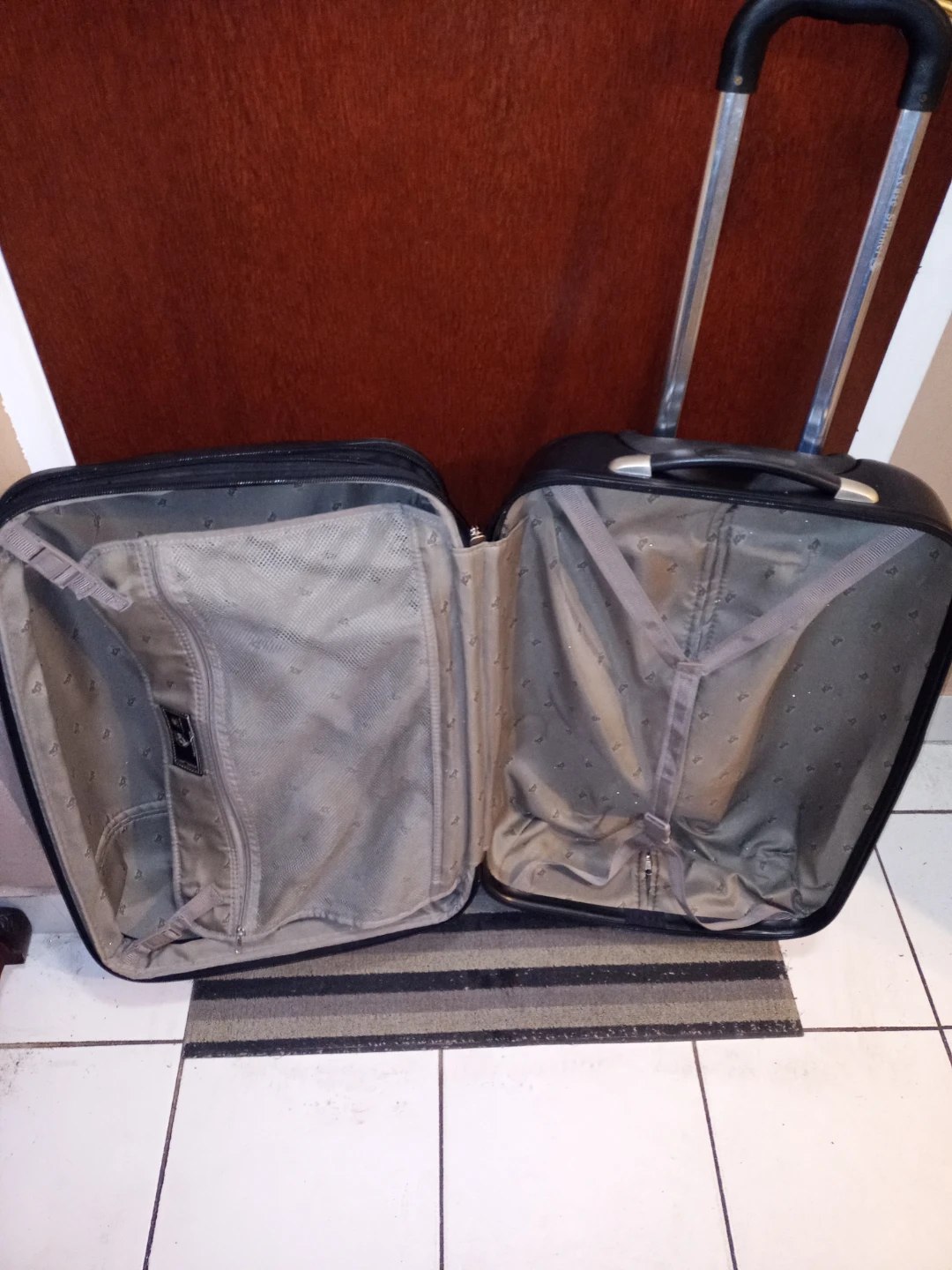 HEYS Luggage With Swivel Wheels - photo 4
