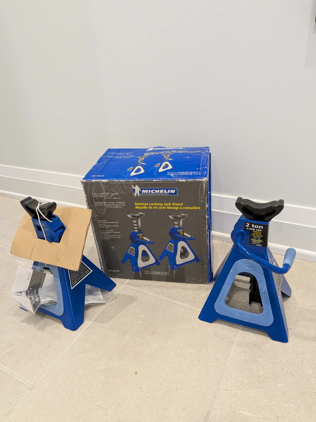 Michelin 2 Ton Ratchet Locking Jack Stands (Pair) - photo 2