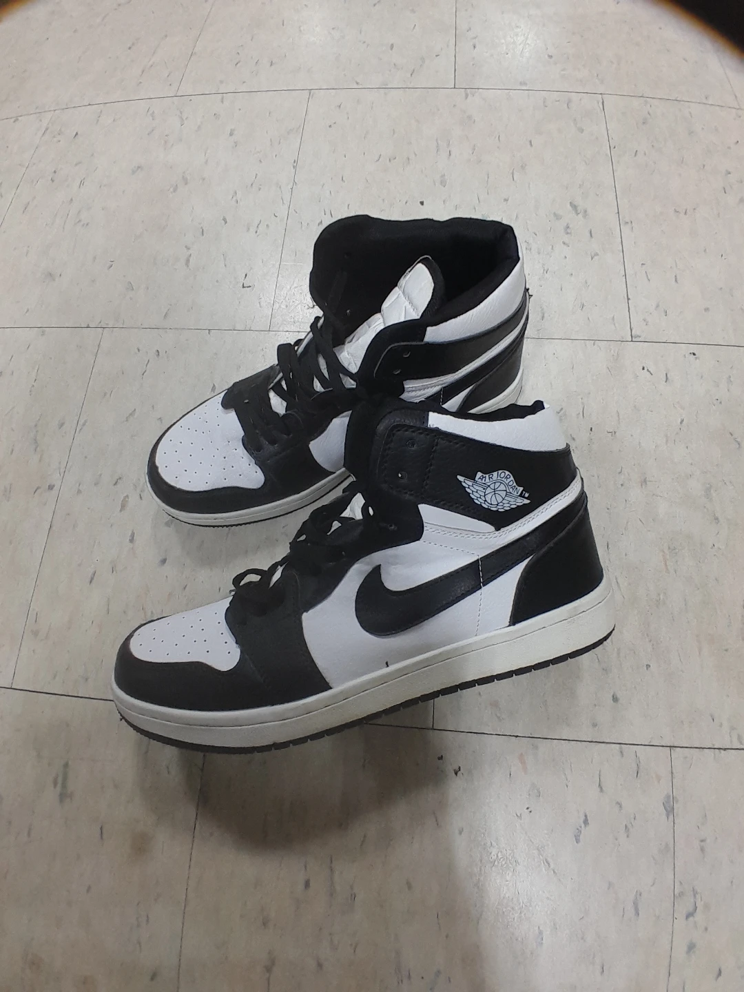 Nike Air Jordan High Top Sneakers Men's Size 11 - photo 2