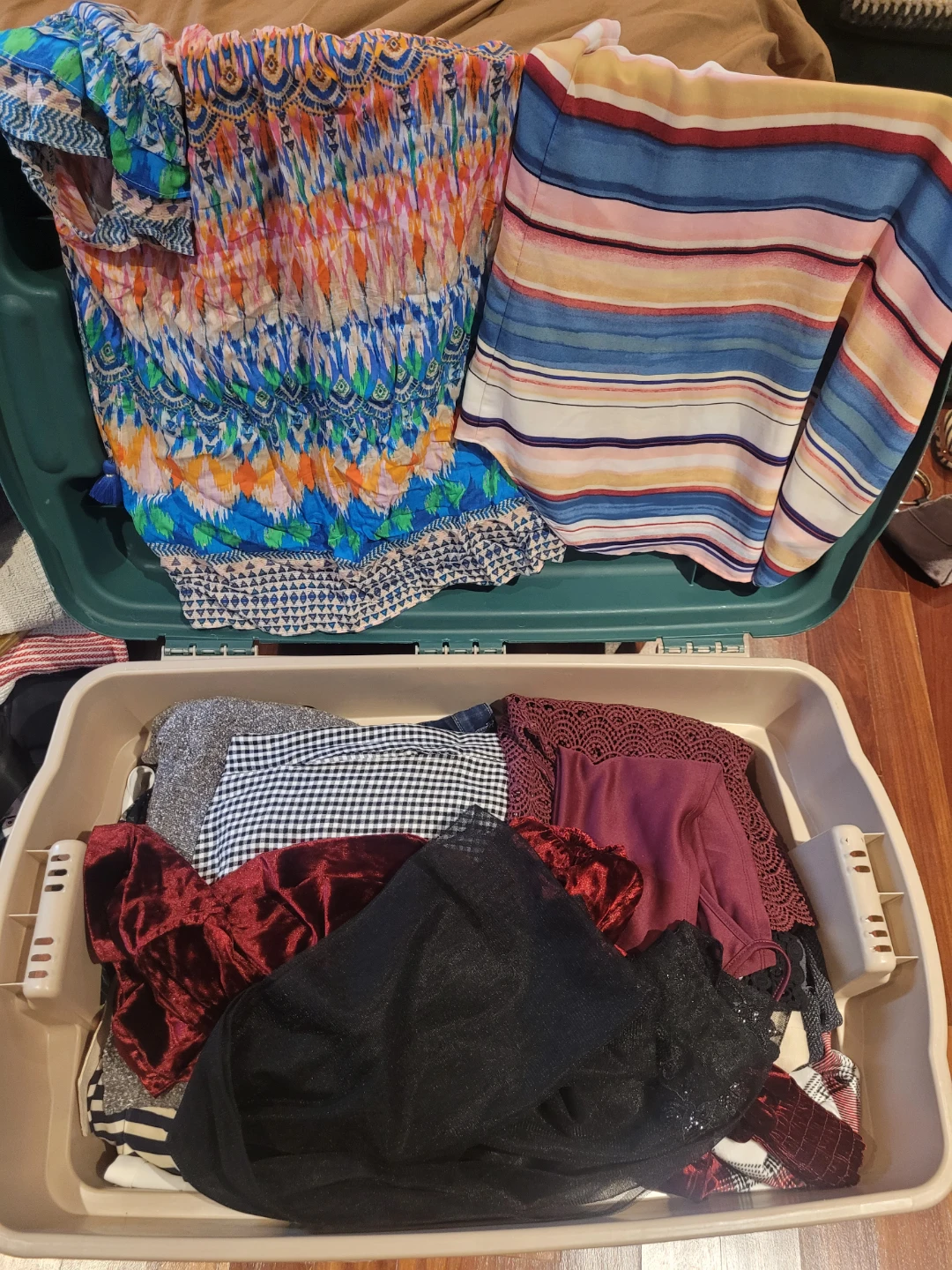 Assorted women's clothing - photo 3