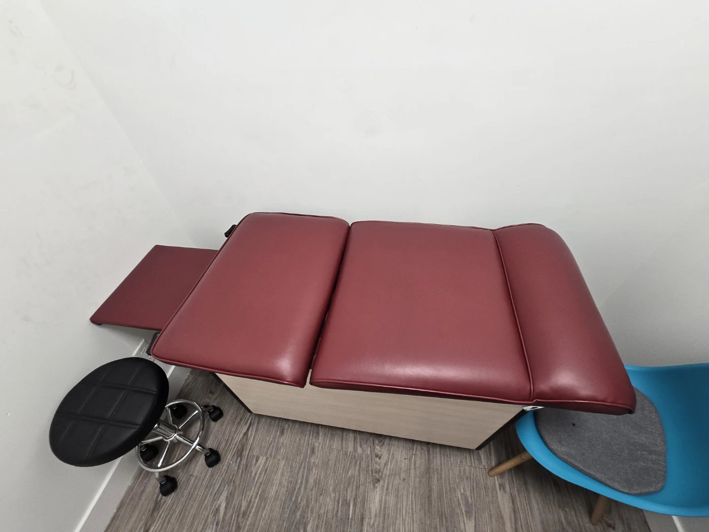 Clinical Examination & Treatment Bed - photo 2