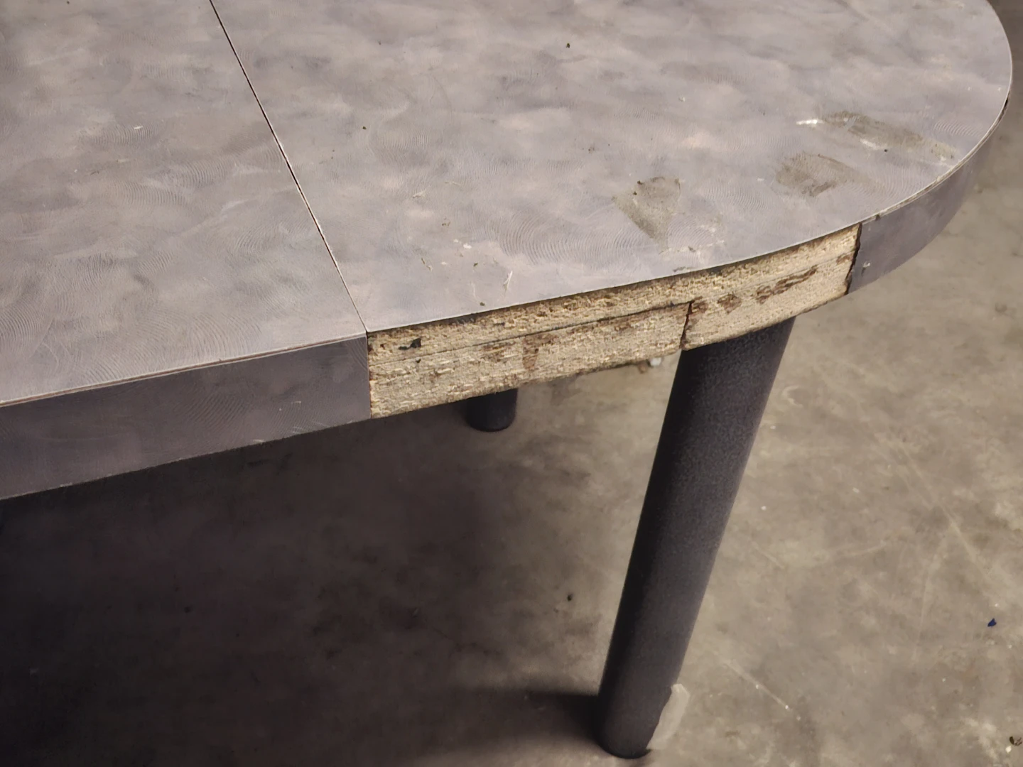 Round grey laminate dining table - photo 2