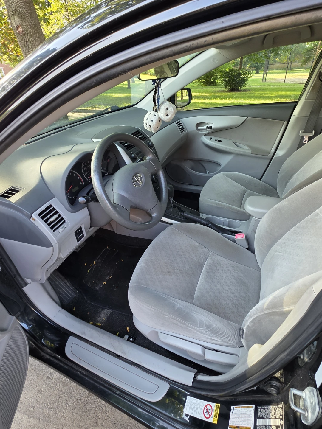 Toyota Corolla Black Sedan - photo 5