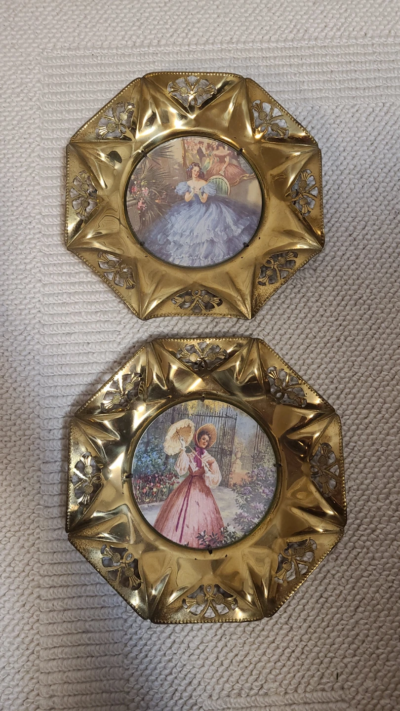 Set of 2 Vintage Brass Decorative Wall Plates