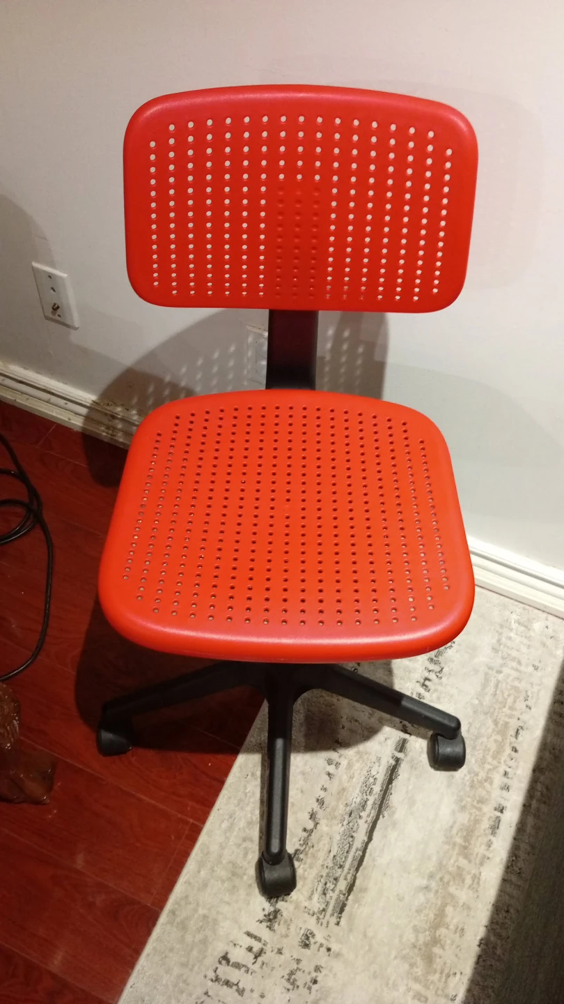 Red office task chair - photo 4