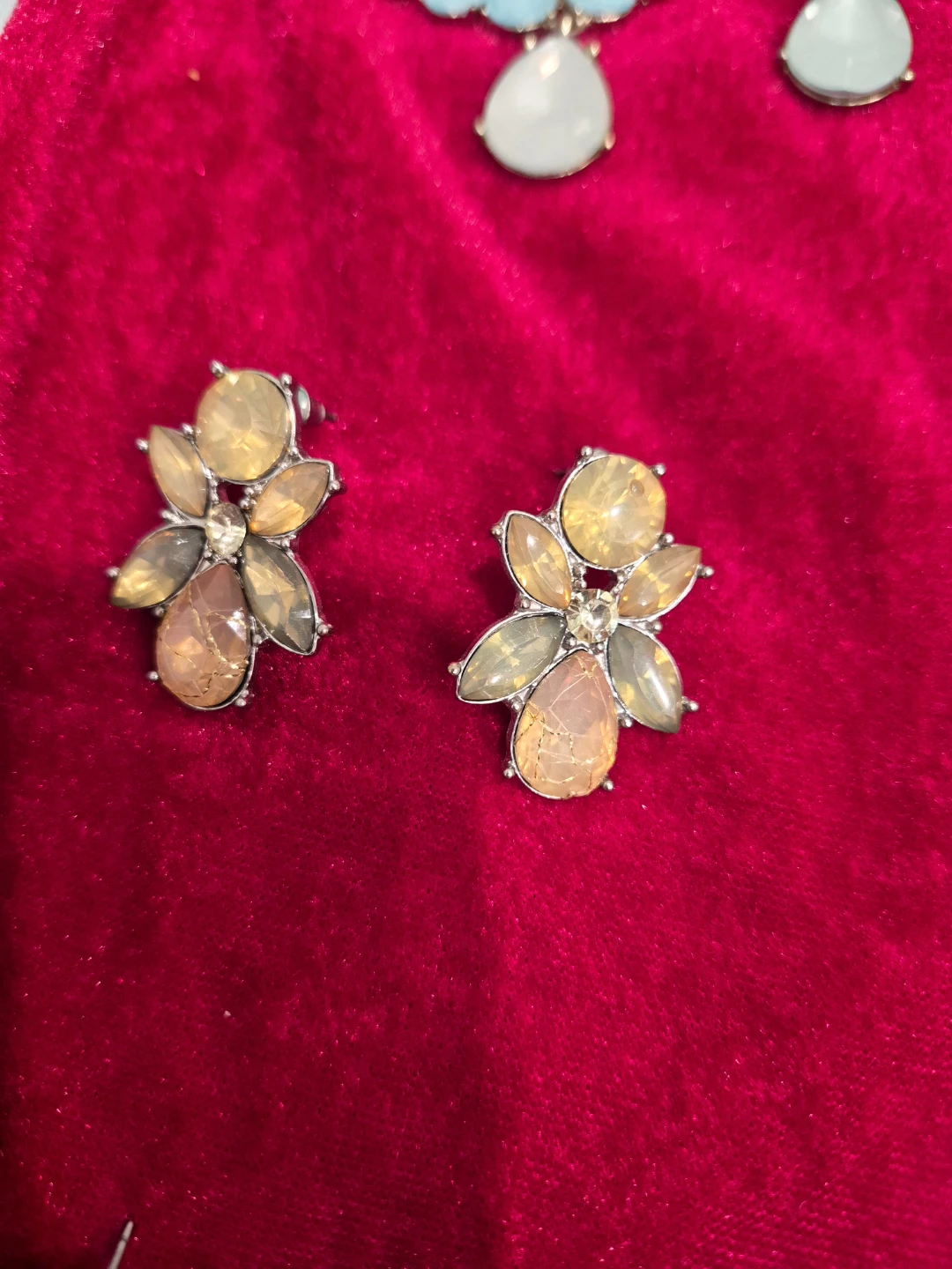 Floral crystal stud earrings