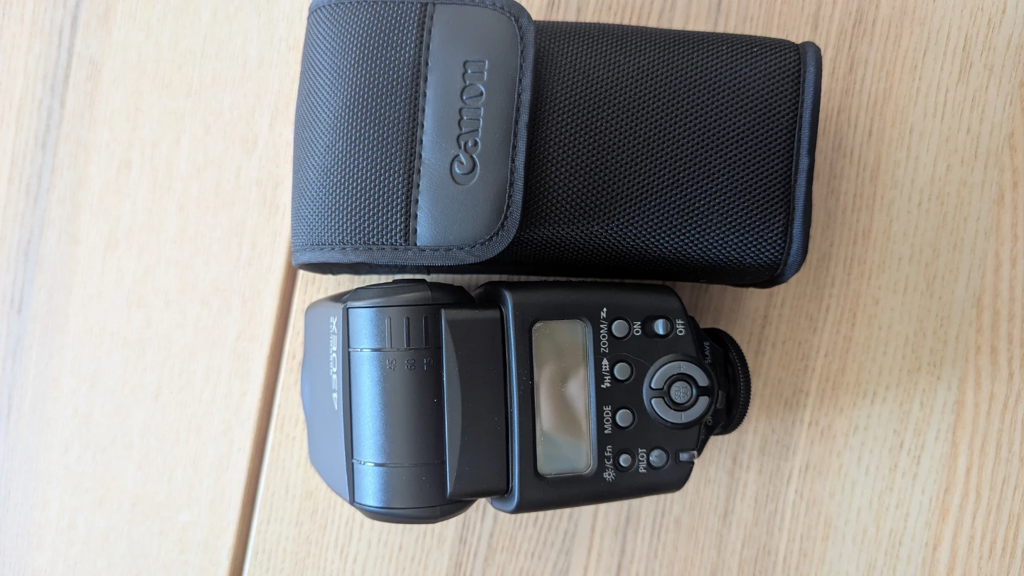 Canon Camera Bundle: 2 Lenses, Flash & Camera Bags - photo 5
