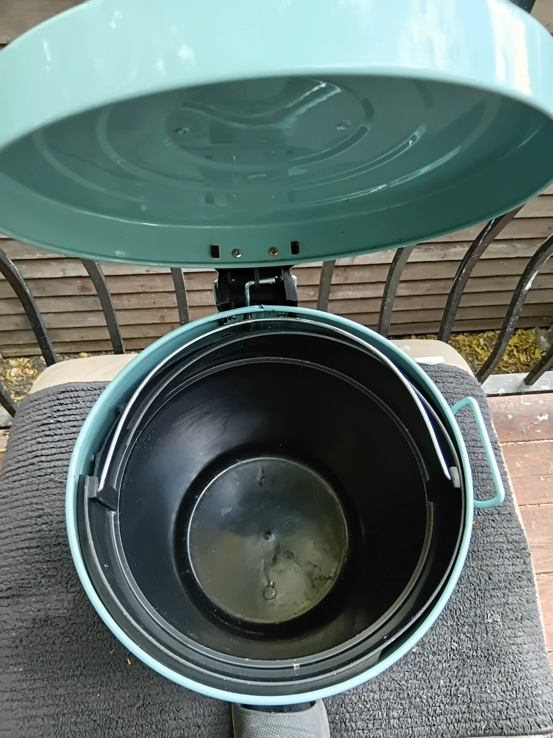 Seafoam Green Step Trash Can - photo 2
