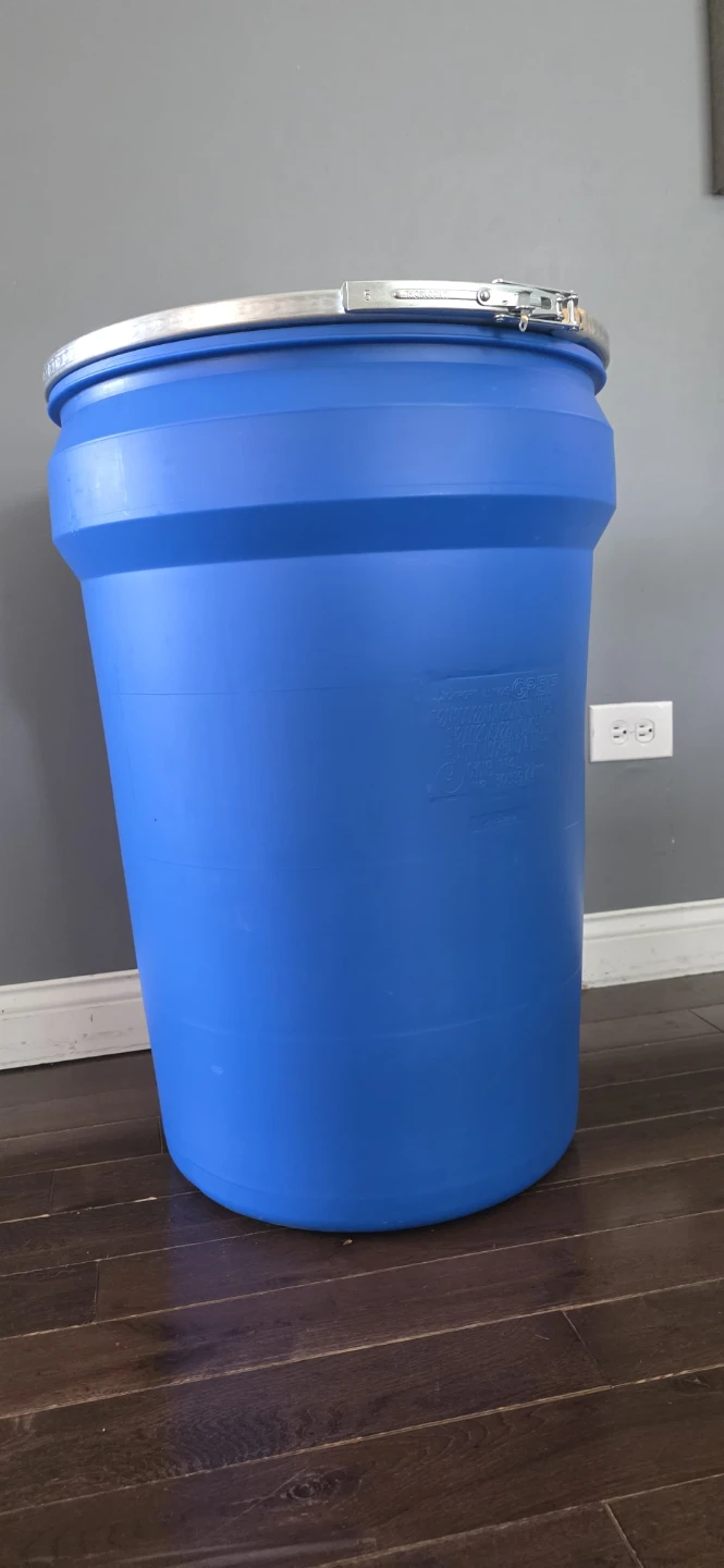 30 Gallons plastic drums stackable used like New - photo 4