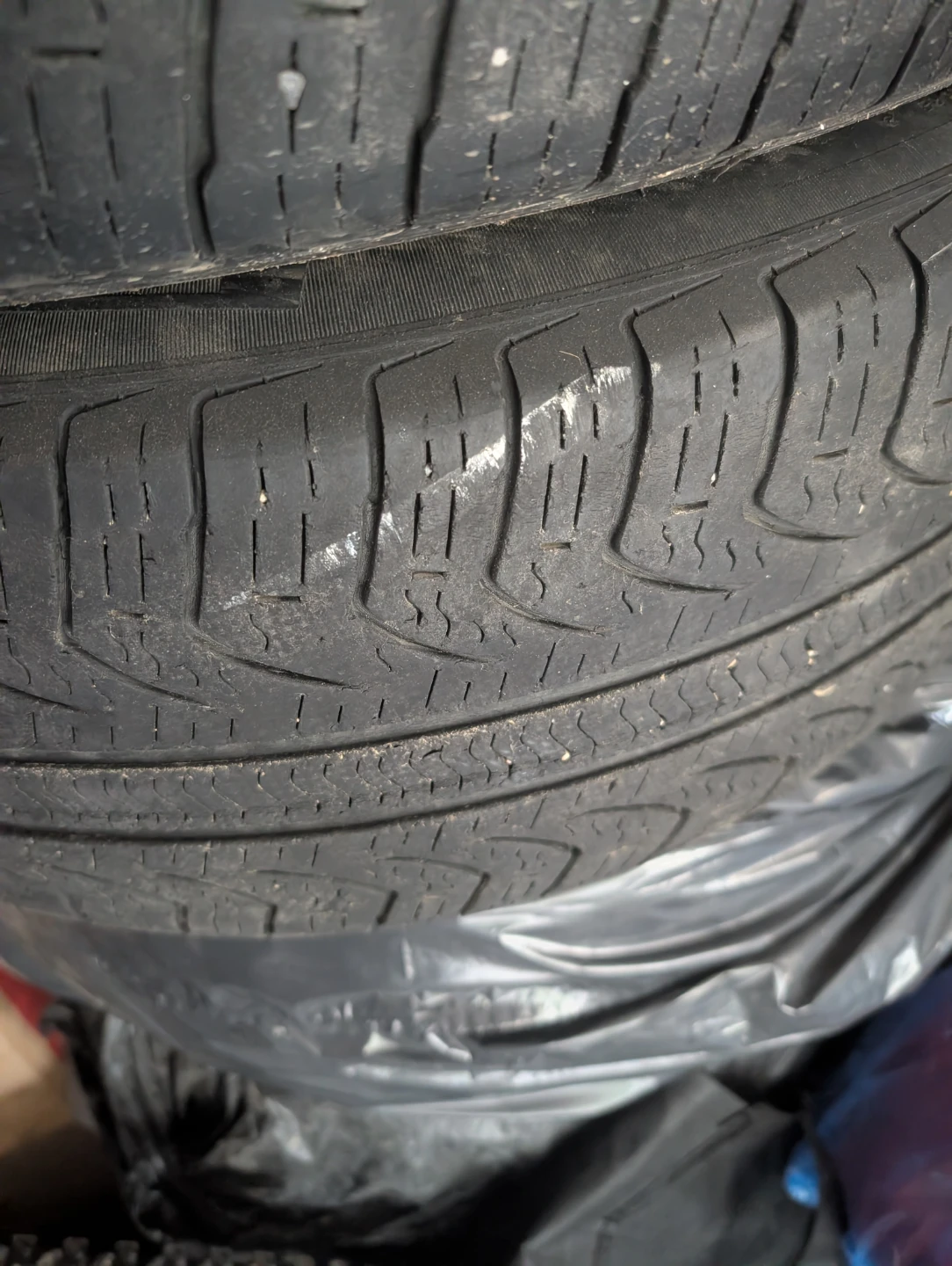225/60/17 Pirelli P4 four season tire - photo 2