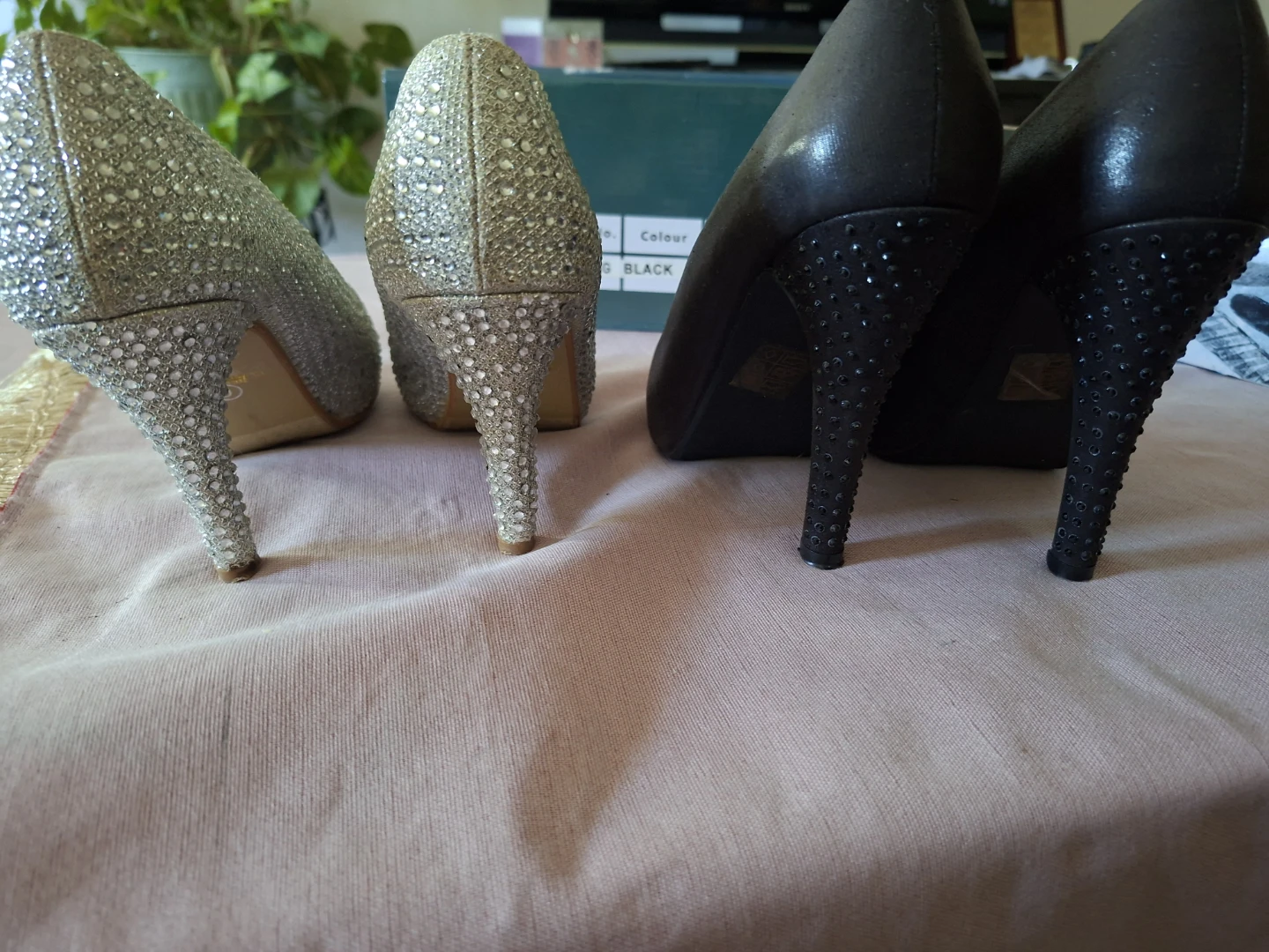 La Sonia Sparkly Heels & Black Pumps - photo 3