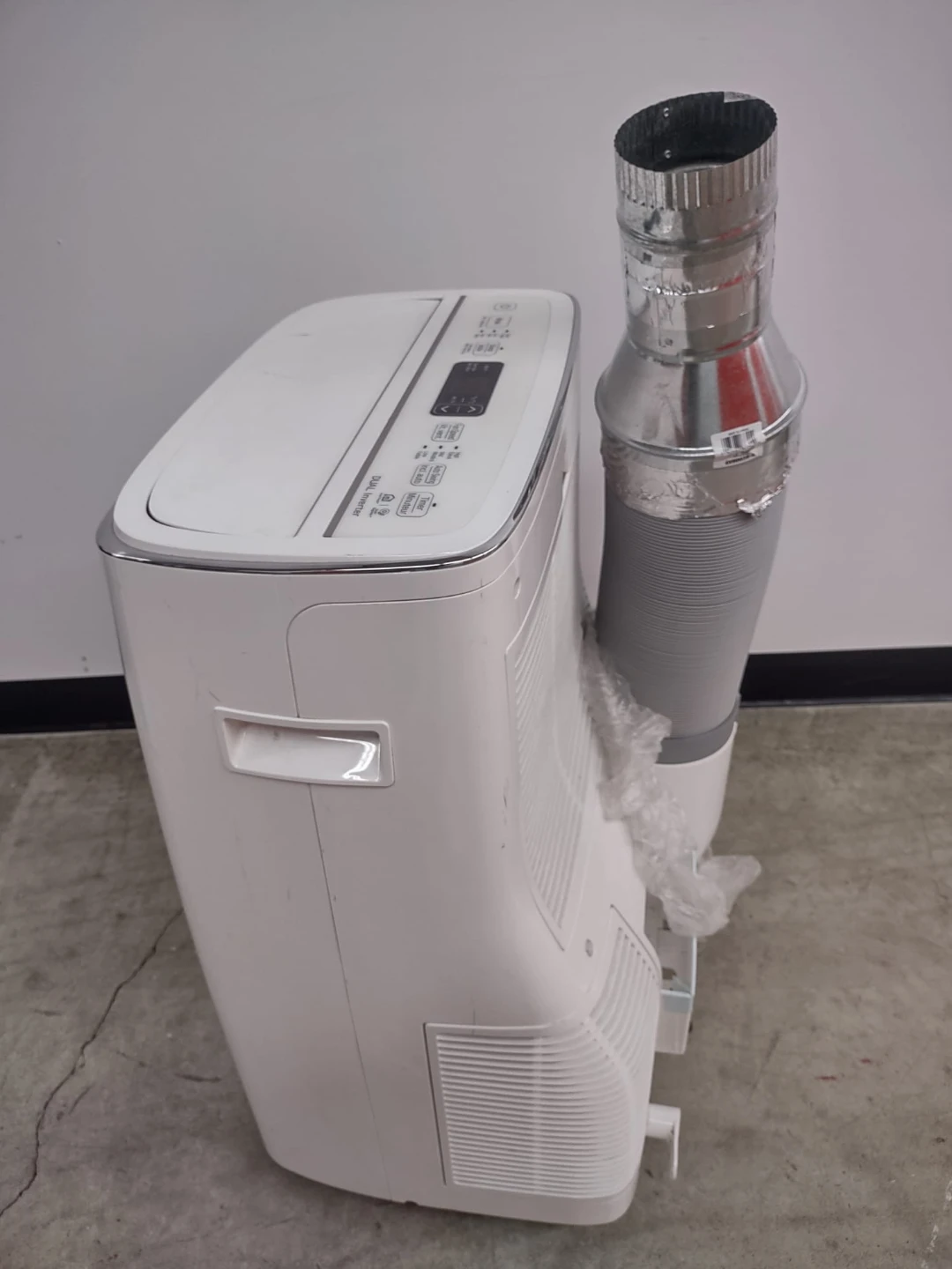 LG 14,000 BTU DUAL Inverter Portable Air Conditioner - photo 3