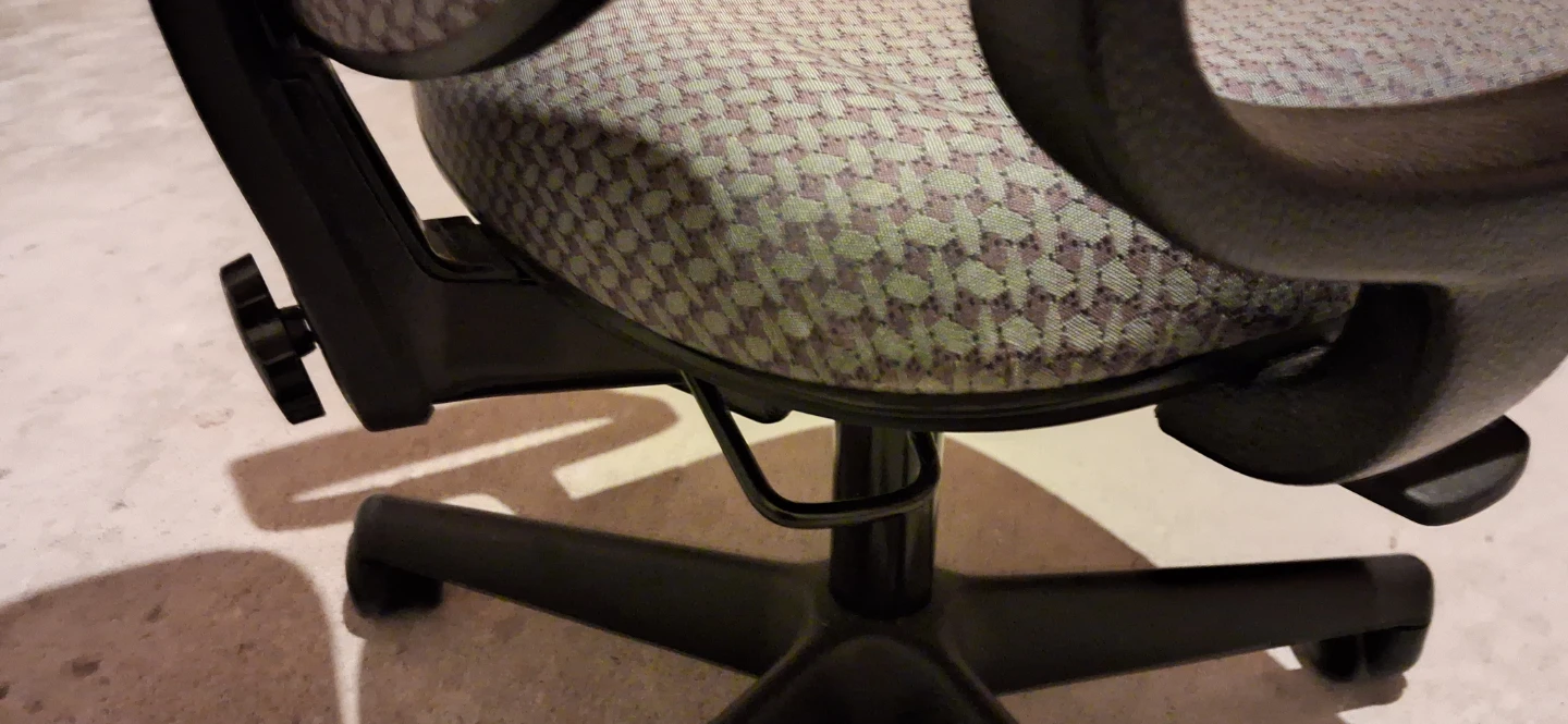 Adjustable Fabric Office Chair - photo 3