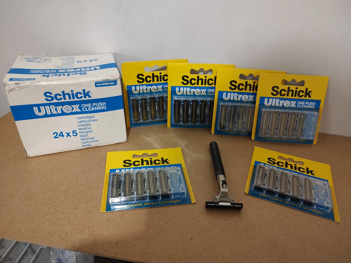 Brand New Schick Ultrex Shaving Razor and Cartridges, downtown