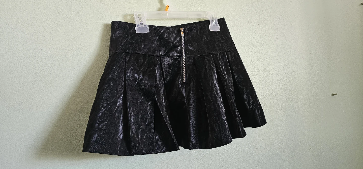 NWT Forever 21 Faux Leather Pleated Mini Skirt - Size XS - photo 2