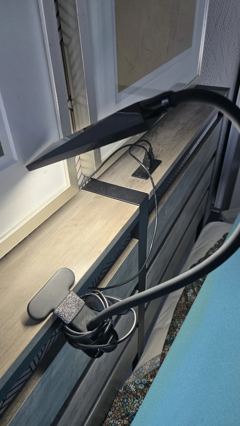 Clip-on LED Desk Lamp - photo 2