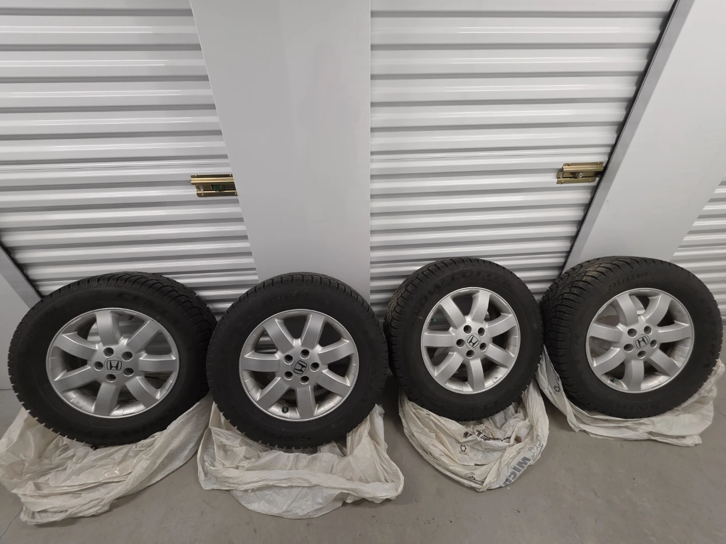 Set of 4 Honda Alloy Wheels with Winter Tires