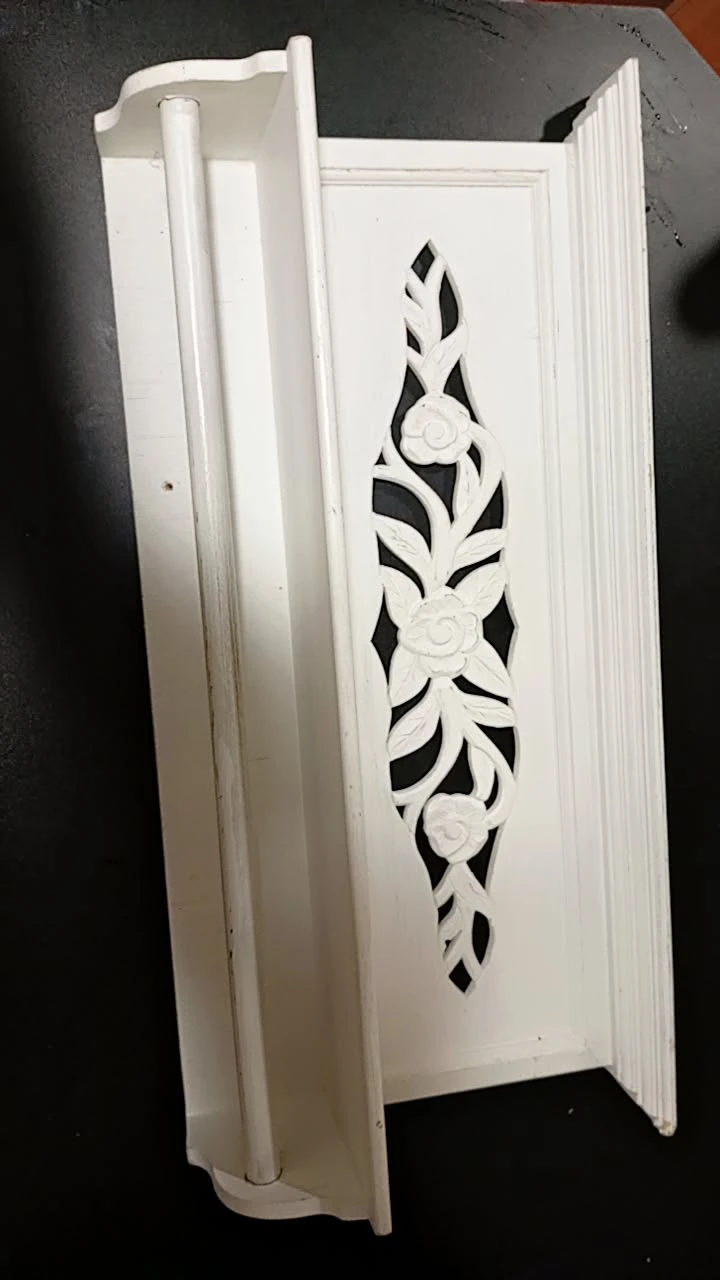 White Wooden Floral Paper Towel Holder - photo 2