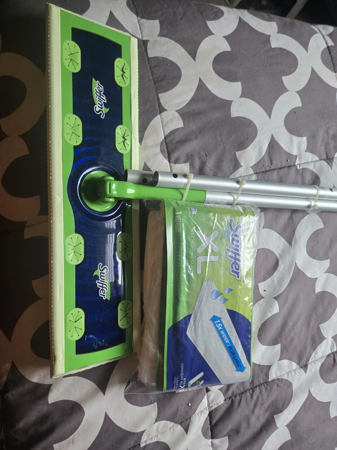 Swiffer XL Mop with Wet Mopping Cloths