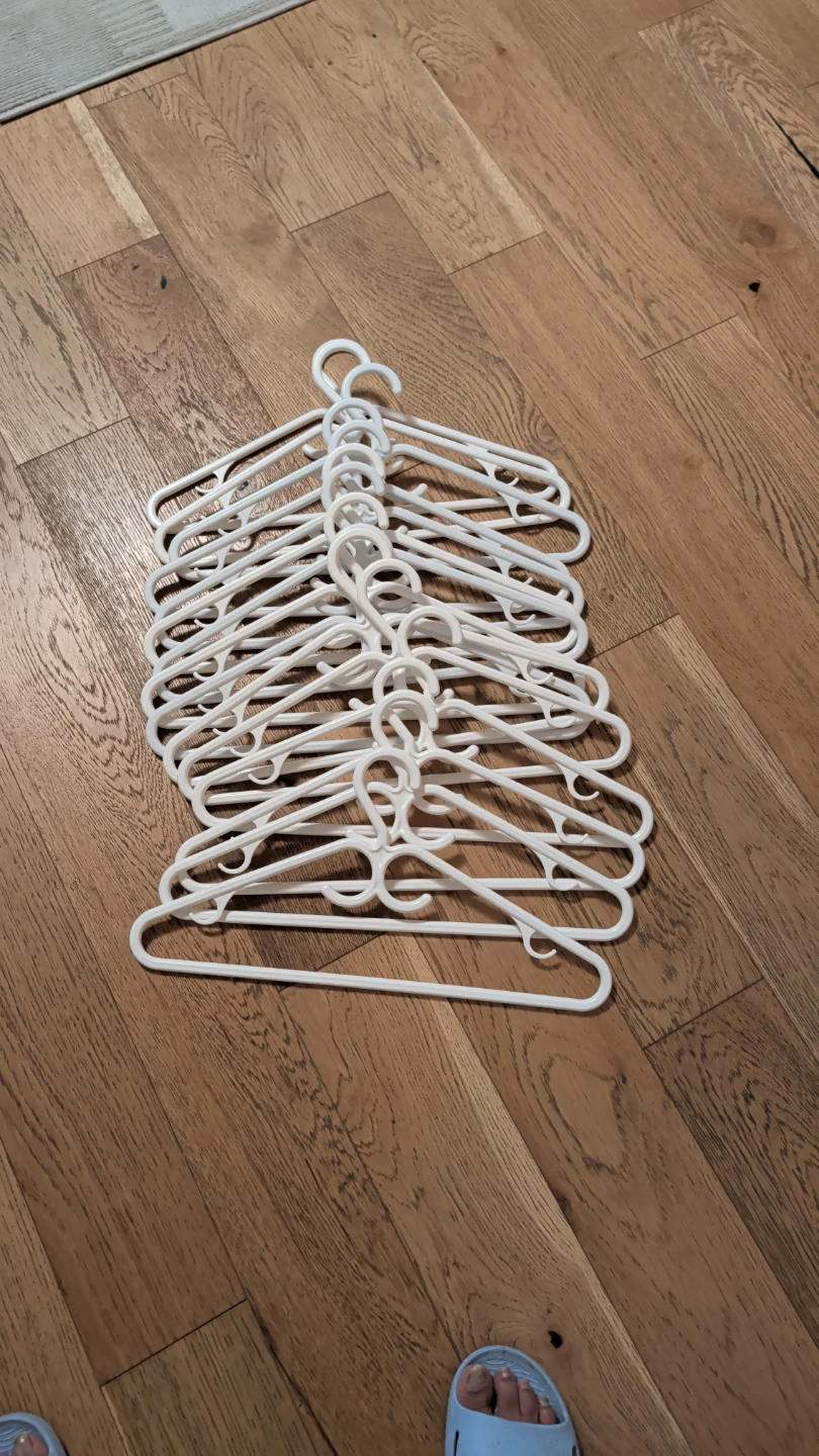 Set of 20 White Plastic Clothes Hangers - photo 2