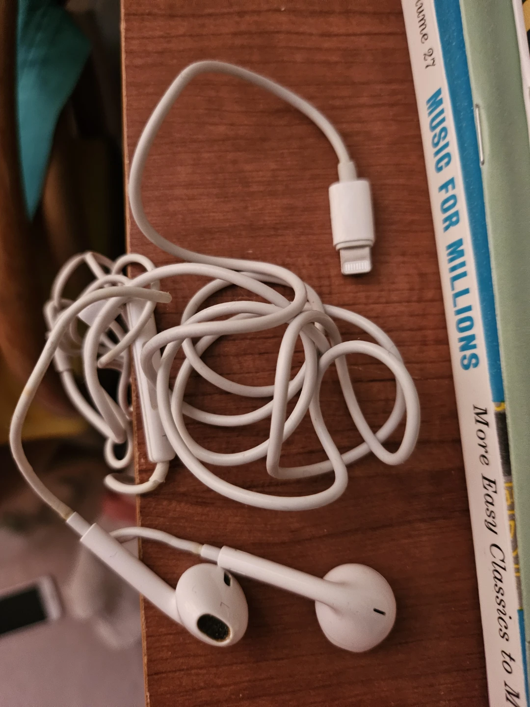 Apple EarPods with Lightning Connector