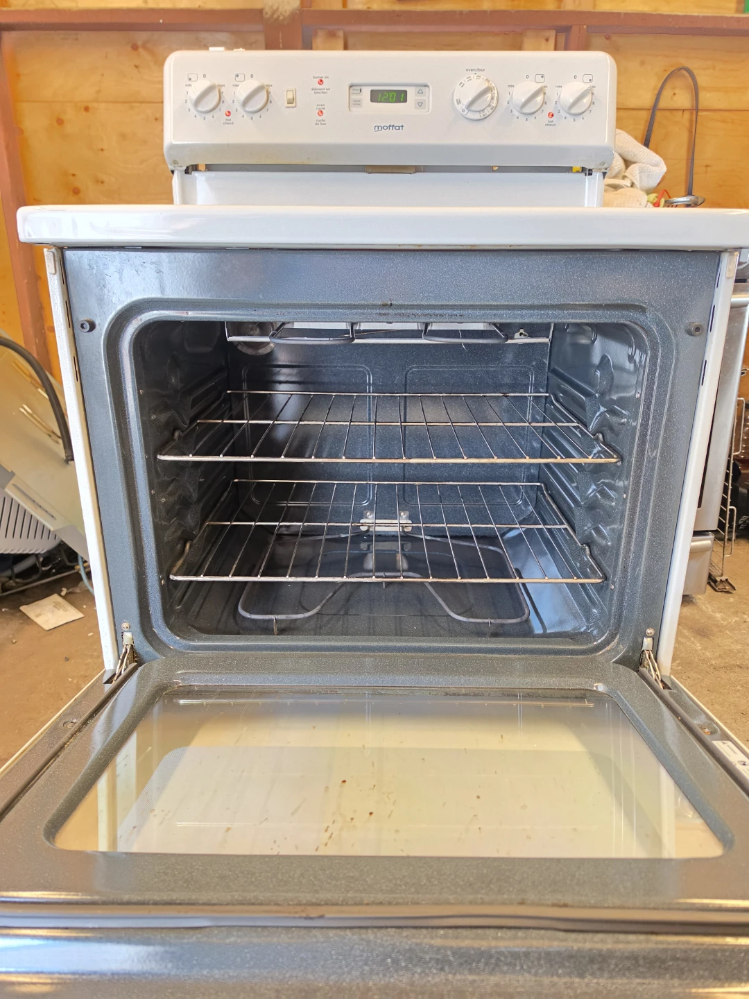 Delivery Available - Moffat 30" White Glass Top Electric Range - photo 4