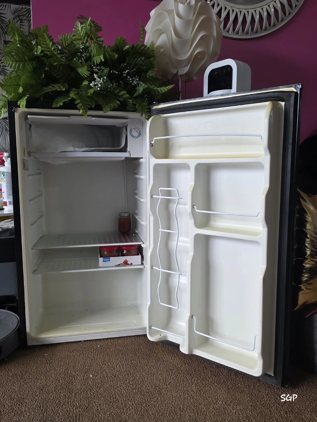 RCA Mini Fridge - photo 2