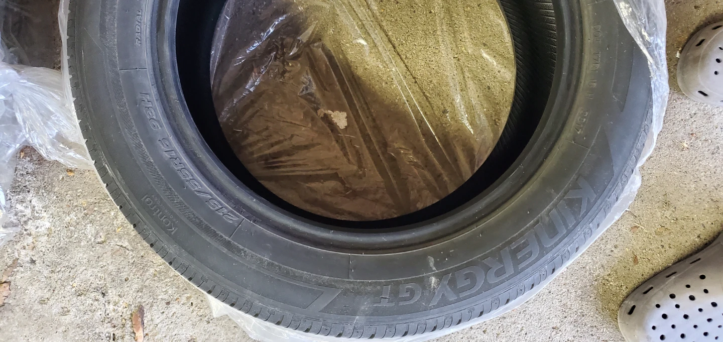 Hankook Kinergy GT 215/55R16 Tire